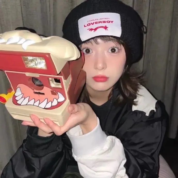 一个人 海报